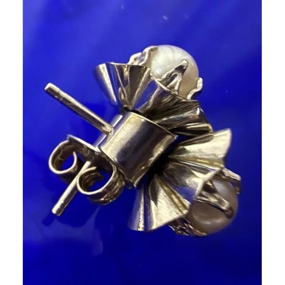 925 Silver Natural Pearl Stud Earrings Unique Flower Design Ruffled
